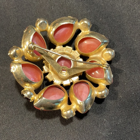 Julianna Brooch - Picture 4 of 5